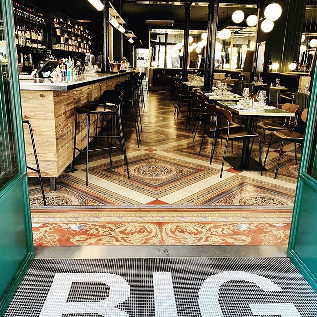 L’entrée verte du BIG Bistrot Girondin rue Saint-Rémi